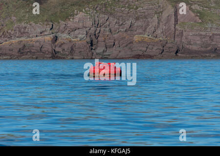 Navigation Marker von Unwettern in Milford Haven Eingang beschädigt Stockfoto