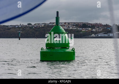 Carr spit Nr. 2 Steuerbord navigation Boje aus Pembroke Dock, Milford Haven Stockfoto