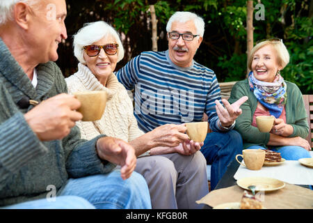 Angenehme Momente der Freundschaft Stockfoto