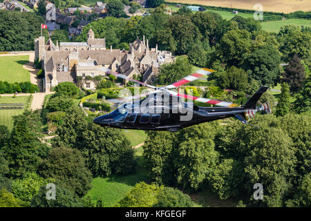 Leonardo AW109SP G-MAOL - Luft-zu-Luft-Fotografie über die Landschaft von Northamptonshire, Rockingham Castle Stockfoto