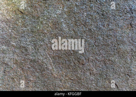 Strukturierte alte Granitwand: Ein natürlicher abstrakter Hintergrund. Granitstein-Textur, Nahbild, Tapete und Textur für das Rendern geeignet Stockfoto