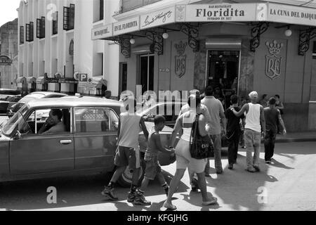 Schwarzweiß-Schnappschüsse von La Havana, Cub Stockfoto