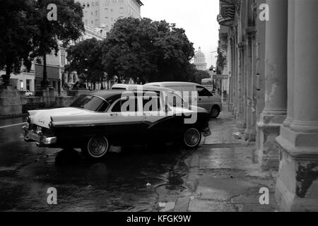 Schwarzweiß-Schnappschüsse von La Havana, Cub Stockfoto