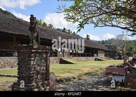 Anzeigen von tenganan Aga eingeborenen Dorf und seine traditionelle Häuser in Bali, Indonesien Stockfoto