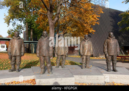 Statuen beim Fram Museum in Oslo, Norwegen Roald Amundsen und seine Mannschaft zu denken Sie daran, zuerst den Südpol in 1911 zu erreichen. Stockfoto