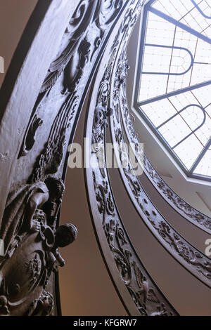 Treppen im Vatikanischen Museum Stockfoto