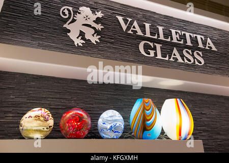 Valletta Glas/Glas/Vase/Vasen auf Verkauf / zu verkaufen, das in der ummauerten Stadt Mdina in Malta geblasen. (91) Stockfoto