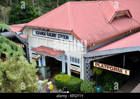 Der Bahnhof von Kuranda auf dem Kuranda Scenic Railway. Zwischen 1886 und 1891 Erbaut, die Bahn verbindet Cairns nach Kuranda über Süßwasser. Stockfoto