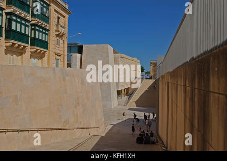 Seitliche Treppen von Valletta City Gate Stockfoto