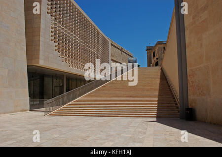 Seitliche Treppen von Valletta City Gate Stockfoto