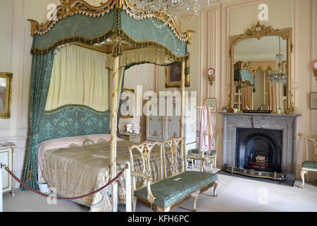 Himmelbett im Schlafzimmer in Stoneleigh Abbey, Stoneleigh, Warwickshire, Großbritannien Stockfoto