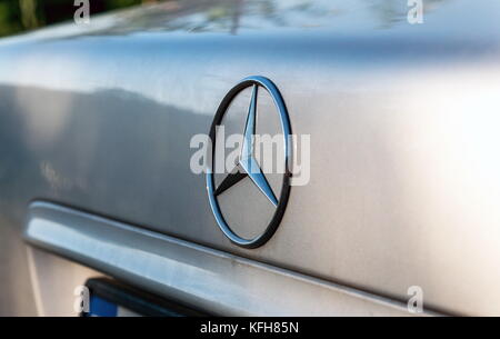 Tiflis, Georgien - 25. Juni 2017: mersedes Benz closeup Logo auf der c-Klasse Stockfoto