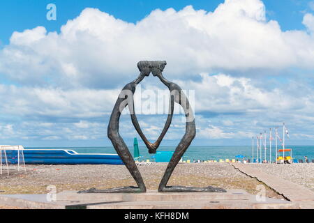 Batumi, Georgien - September 1, 2017: Erste Liebe Skulptur auf Batumi Boulevard. batumi ist ein sehr beliebtes Ziel am Schwarzen Meer Stockfoto