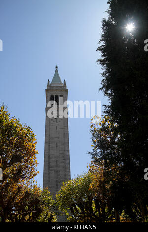 Sather Tower Campanile, Universität von Kalifornien, Berkeley, California, United States Stockfoto