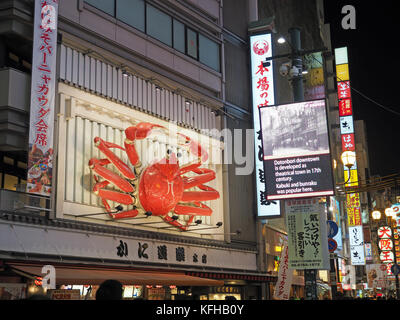 Ansicht der Kani Doraku Crab Restaurant in Dotonbori Osaka Japan Stockfoto