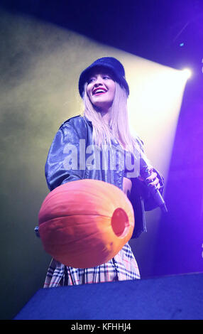 Chester, PA, USA. Okt 2017. Rita Ora tritt am 28. Oktober 2017 bei Harrah's in Chester, Pa auf. ***HAUSDECKUNGKREDIT: Star Shooter/Media Punch/Alamy Live News Stockfoto