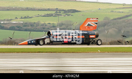 Newquay, Cornwall, England. 29. Oktober, 2017. Bloodhound SSC Weltrekord land Kämpfer Versuche unter Jet Propulsion am Flughafen Newquay in. 28, Oktober, 2017. Credit: Robert Taylor/Alamy leben Nachrichten Stockfoto