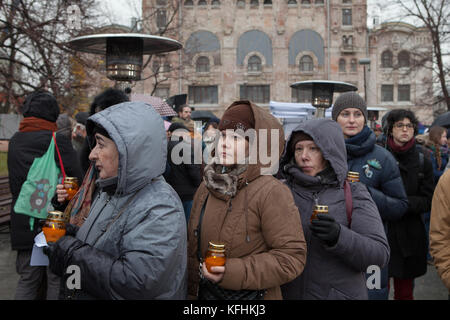 Moskau, Russland. Oktober 2017. Die Teilnehmer einer Gedenkfeier erinnern an die Opfer des Terrors des sowjetischen Diktators Stalin im Hauptquartier des russischen Geheimdienstes in Moskau, Russland, 29. Oktober 2017. Quelle: Emile Alain Ducke/dpa/Alamy Live News Stockfoto