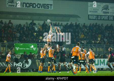Parma, Italien. 28. Oktober 2017. Geparden 'lock Rynier Bernardo bekommt den Ball in der Note im Spiel gegen Zebre in Guinness PRO 14 Rugby Meisterschaft. Massimiliano Carnabuci/Alamy leben Nachrichten Stockfoto