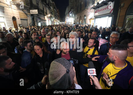 Palermo, Italien. 29 Okt, 2017. Palermo, Beppe Grillo in Palermo für den Wahlkampf der 5-Bewegung für die regionals in Sizilien. Im Bild Beppe Grillo in den Straßen von Palermo. 29.10.2017, Palermo, Italien Quelle: Unabhängige Fotoagentur srl/alamy leben Nachrichten Stockfoto