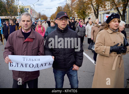 Kryvyi Rih, Ukraine. 29. Oktober 2017. Die Spalte der Leute auf der Straße während der Veranstaltung zum 500jährigen Jubiläum der Reformation Credit: dmytro aliokhin/alamy leben Nachrichten Stockfoto