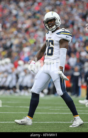 Foxborough, Massachusetts, USA. 29 Okt, 2017. Oktober 29, 2017: Los Angeles Ladegeräte cornerback Casey Hayward (26) feiert nach einer defensiven Stop im Spiel zwischen den Los Angeles Ladegeräte und Neu-England Patrioten, Gillette Stadium, Foxborough, Peter Joneleit Stockfoto