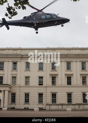 Ein Hubschrauber außerhalb Wellington Barracks Stockfoto