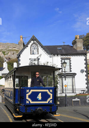 Great Orme Tram Annäherung an Victoria Station, Llandudno Stockfoto