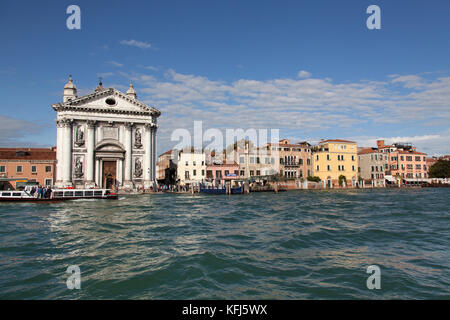 Stadt Venedig Italien. malerischen Blick über den Kanal Giudecca mit fondamenta Zattere Ufer in den Hintergrund. Stockfoto