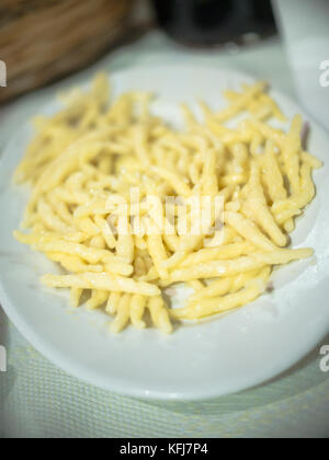 Insbesondere der handgefertigten italienischen Pasta. absichtlich unscharf Foto Stockfoto