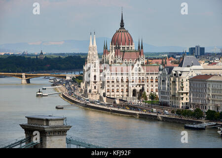 Ungarisches Parlament Gebäude am Ufer der Donau, von der Budaer Burg gesehen Stockfoto