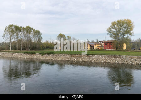 Radweg entlang des Naviglio Grande von Abbiategrasso in turbigo (Lombardei, Italien), in Castelletto di cuggiono Stockfoto