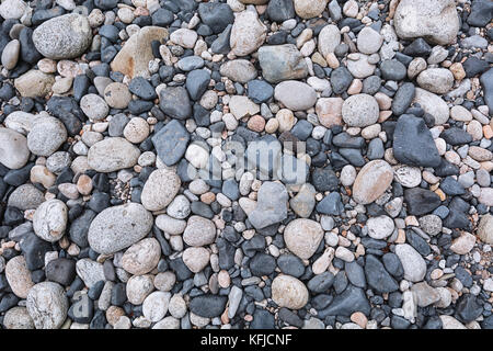 Pebbles in das Bett des Flusses Ardeche in Frankreich Stockfoto