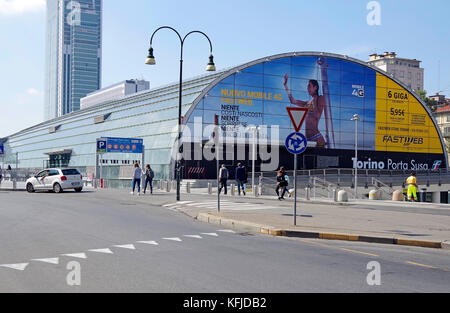Bahnhof Porta Susa, Turin, Turin, Italien, High-tech-gewölbte Struktur 368 m lang, 30 m Spannweite. Stockfoto