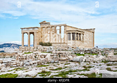 Der Erechtheion ist ein alter griechischer Tempel im Norden Seite der Akropolis von Athen in Griechenland, das war Sowohl Athena als auch Poseidon gewidmet Stockfoto