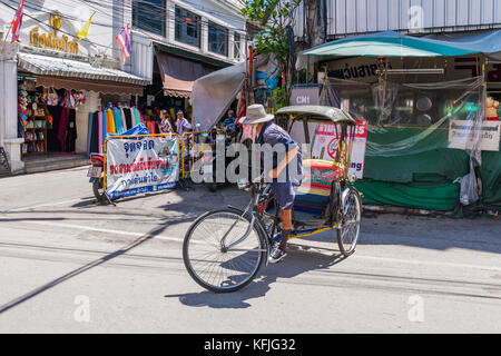 Chiang Mai, Thailand - 27. Juli: rikscha Fahrer in der Innenstadt Historisches Zentrum von Chiang Mai am 27. Juli 2017 in Chiang Mai Stockfoto