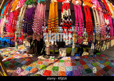 Schmuck bei poradaha Mela in bogra ausgeht, Bangladesch. Stockfoto