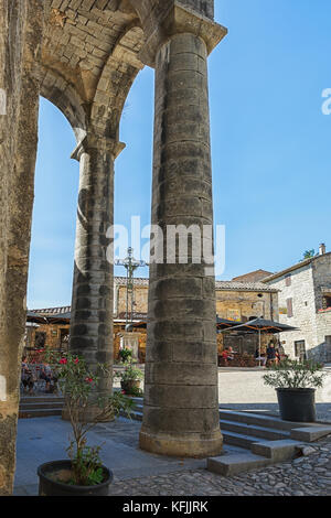 Labeaume, Frankreich, 7. September 2016: Blick auf den Marktplatz der kleinen Gemeinde Labeaume in der Ardeche in Frankreich. Die als erkannt wird Stockfoto