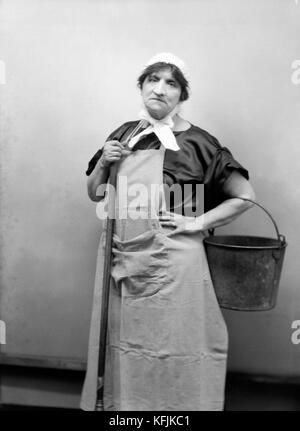 Französische Schauspielerin und Sängerin aus der 'Musikhalle' Yvette Guilbert (1865-1944) mit Bühnentracht. C. 1925 Taponier Foto Yvette Guilbert (Paris, 1867 - Aix-en-Provence, 1944) Kredit:Photo12/Coll. Taponier Stockfoto