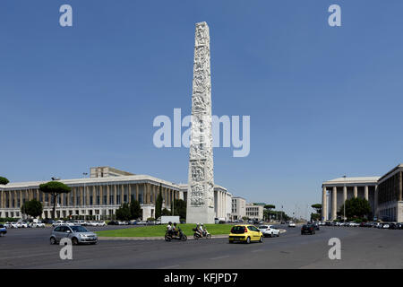 Blick auf den Obelisken di Marconi, ein Obelisk zu Guglielmo Marconi gewidmet von Bildhauer Arturo Dazzi. EUR, Rom, Italien. Der Obelisk steigt auf 45 m. Stockfoto