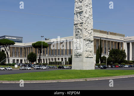 Blick auf den Obelisken di Marconi, ein Obelisk zu Guglielmo Marconi gewidmet von Bildhauer Arturo Dazzi. EUR, Rom, Italien. Der Obelisk steigt auf 45 m. Stockfoto