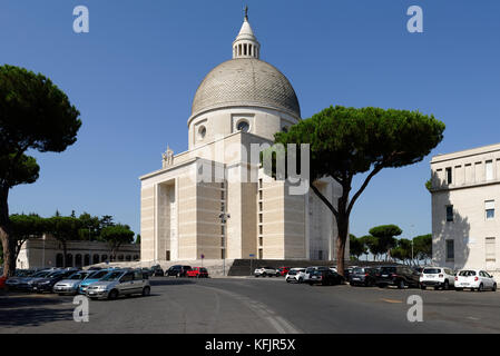 Blick auf die Basilika der Heiligen Peter und Paul (Basilika dei Santi Pietro e Paolo). EUR, Rom, Italien. Stockfoto