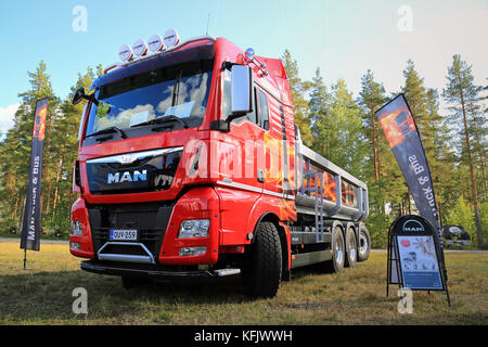 Hyvinkaa, Finnland - 11. September 2015: neue MAN TGX 35.560 d38 Kipper für den Bau auf der Fachmesse für Bau- und en Stockfoto