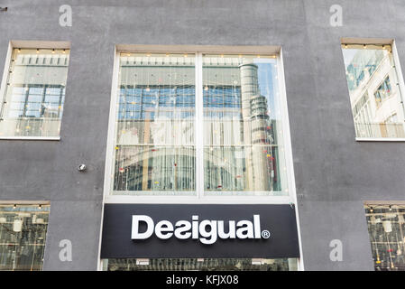 Brüssel, Belgien - 27 August 2017: Desigual Shop im Zentrum von Brüssel, Belgien Stockfoto