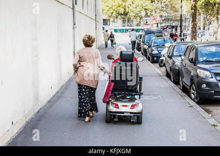 Ältere Paare in Paris, Frankreich Stockfoto