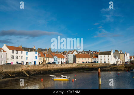 Blick auf den historischen Fischerhafen in St. Monans in East Neuk of Fife in Schottland, Großbritannien. Stockfoto