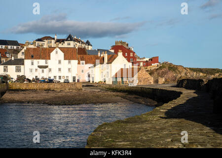 Blick auf die Altstadt Fischerhafen von pittenweem auf der East Neuk von Fife in Schottland, Vereinigtes Königreich. Stockfoto