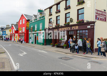 Die bunten Häuser in Dingle an der Südwestküste von Irland Stockfoto