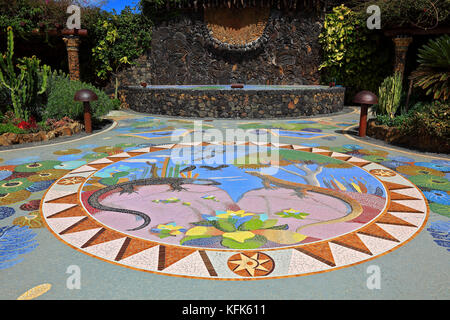 La Palma, Kanarische Inseln, Las Manchas Region, ein Plaza aus Mosaiken, Pflanzen und Vulkane, Plaza La Glorieta, vom Künstler Luis Morera, in der littl Stockfoto