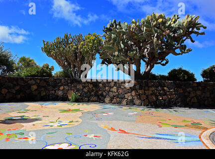 La Palma, Kanarische Inseln, Las Manchas Region, ein Plaza aus Mosaiken, Pflanzen und Vulkane, Plaza La Glorieta, vom Künstler Luis Morera, in der littl Stockfoto